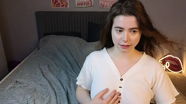 LovingWhisperr online show from February 19, 2026, 1:23 am