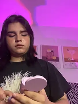 Daniellesins1 online show from April 15, 2026, 7:48 am