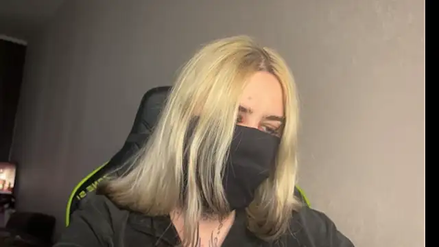 Snapshot of UnaXyling chatting on February 5, 2026, 9:14 am UnaXyling online show from February 5, 2026, 9:14 am