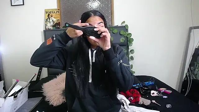 Julieta Parker online show from March 21, 2026, 11:59 am