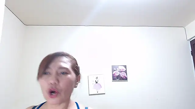 dannamomcerratt online show from May 20, 2026, 5:24 am