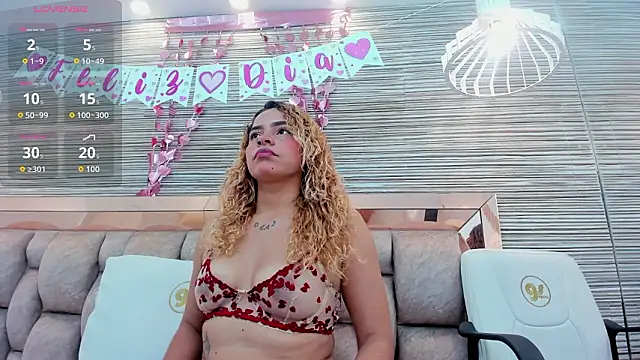 Snapshot of rossy_roose chatting on February 13, 2026, 7:21 pm rossy roose online show from February 13, 2026, 7:21 pm