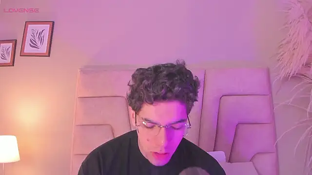 Snapshot of Axel_Creed chatting on February 10, 2026, 10:19 am Axel Creed online show from February 10, 2026, 10:19 am