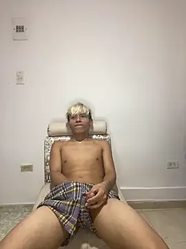 MaxyRyan online show from March 14, 2026, 5:57 am