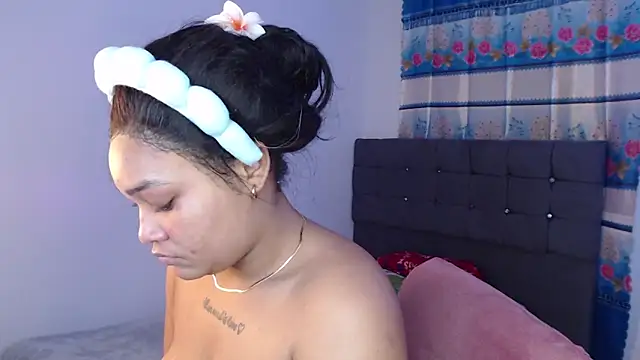 Snapshot of latin_riahnna_jp chatting on June 16, 2026, 9:45 am latin riahnna jp online show from June 16, 2026, 9:45 am