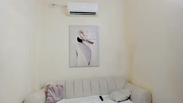 Snapshot of salome_velour chatting on February 18, 2026, 12:34 pm salome velour online show from February 18, 2026, 12:34 pm