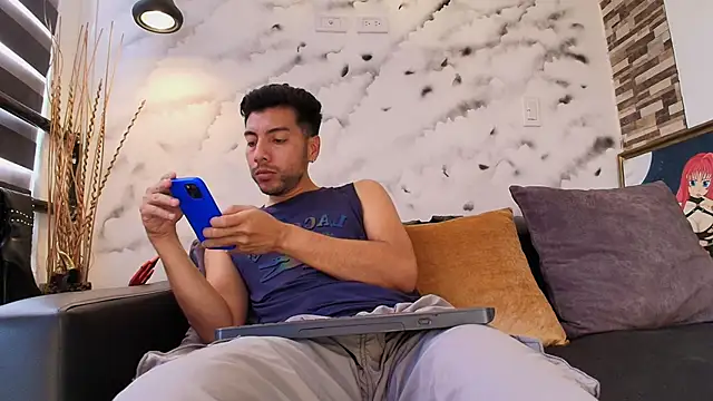 Snapshot of Max_Hornye chatting on February 19, 2026, 6:37 pm Max Hornye online show from February 19, 2026, 6:37 pm