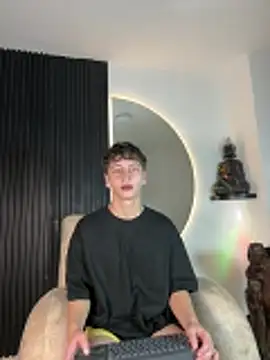 Snapshot of ARON_LUXX chatting on February 8, 2026, 3:10 am ARON LUXX online show from February 8, 2026, 3:10 am