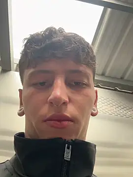 ARON LUXX online show from March 29, 2026, 2:50 pm