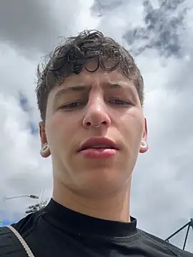 ARON LUXX online show from April 11, 2026, 2:43 pm