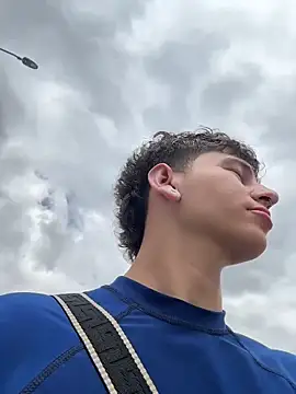 ARON LUXX online show from April 12, 2026, 3:06 pm