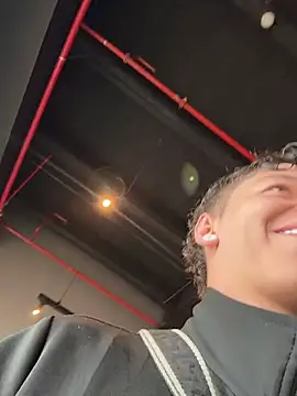 ARON LUXX online show from April 16, 2026, 3:02 pm