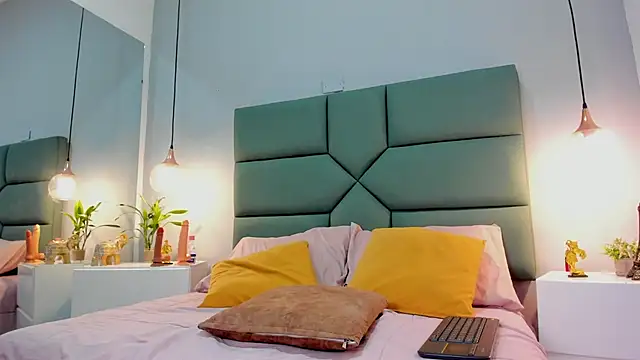 Fany Lopez online show from March 12, 2026, 7:31 pm