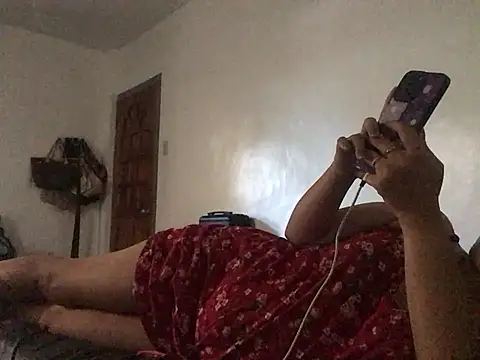 lady candy85 online show from April 28, 2026, 5:23 am
