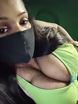 V-Hot-Suity online show from July 28, 2026, 11:04 pm