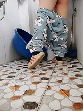 LiilyZi online show from February 9, 2026, 12:47 am