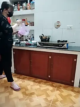 LiilyZi online show from March 15, 2026, 10:32 am