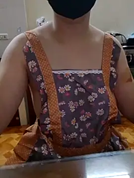LiilyZi online show from May 8, 2026, 10:15 pm
