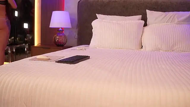 Snapshot of Loona_Dancer chatting on February 24, 2026, 1:42 pm Loona Dancer online show from February 24, 2026, 1:42 pm