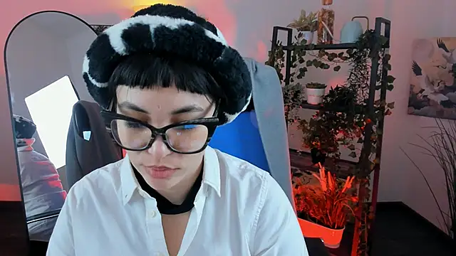 NeoGeisha online show from May 11, 2026, 4:04 pm