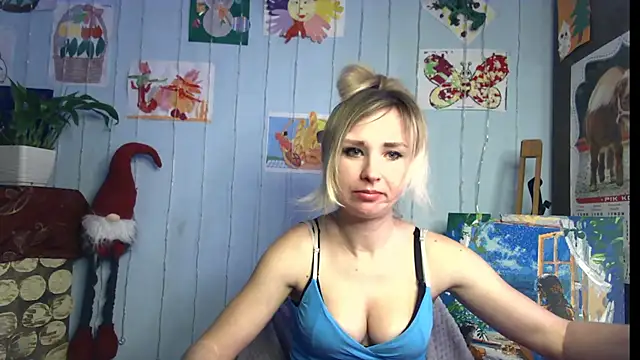 Snapshot of HarleyWidLife chatting on February 9, 2026, 11:25 am HarleyWidLife online show from February 9, 2026, 11:25 am