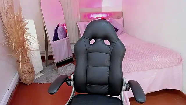 Snapshot of Nahemot_sadish chatting on March 1, 2026, 12:12 am Nahemot sadish online show from March 1, 2026, 12:12 am