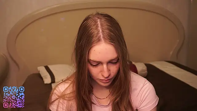 Snapshot of RowenaIanniello chatting on February 16, 2026, 2:24 pm RowenaIanniello online show from February 16, 2026, 2:24 pm