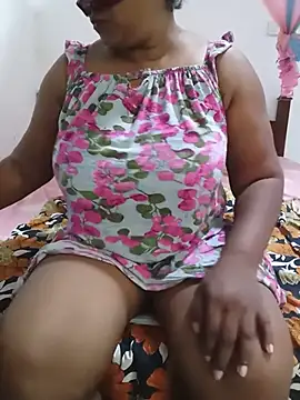 Snapshot of Dini_40 chatting on July 18, 2026, 10:19 am Dini 40 online show from July 18, 2026, 10:19 am