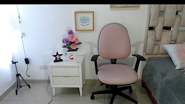 Snapshot of Aantoniaa_brown27 chatting on February 25, 2026, 2:27 pm Aantoniaa brown27 online show from February 25, 2026, 2:27 pm