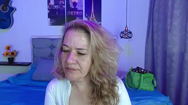 Snapshot of andreea_xx chatting on February 15, 2026, 1:41 pm andreea xx online show from February 15, 2026, 1:41 pm