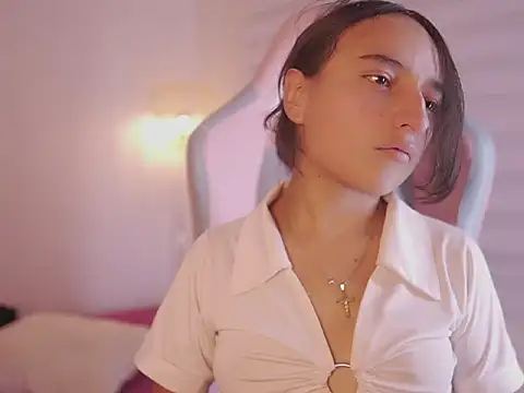  emily jonexs online show from February 9, 2026, 8:35 pm