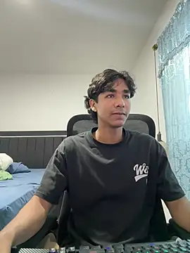 Snapshot of Pedestal_diamant chatting on February 22, 2026, 9:35 pm Pedestal diamant online show from February 22, 2026, 9:35 pm