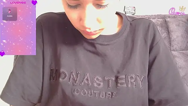 ScarlettMus online show from April 7, 2026, 8:20 pm