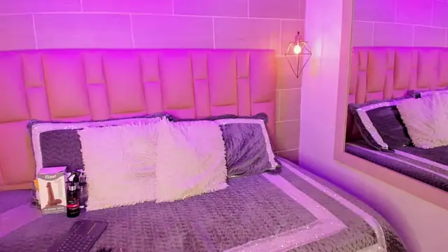 Snapshot of Naomi-Thompson chatting on March 1, 2026, 8:22 pm Naomi-Thompson online show from March 1, 2026, 8:22 pm