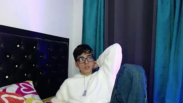 Snapshot of gabriel_x18 chatting on February 18, 2026, 5:03 am gabriel x18 online show from February 18, 2026, 5:03 am