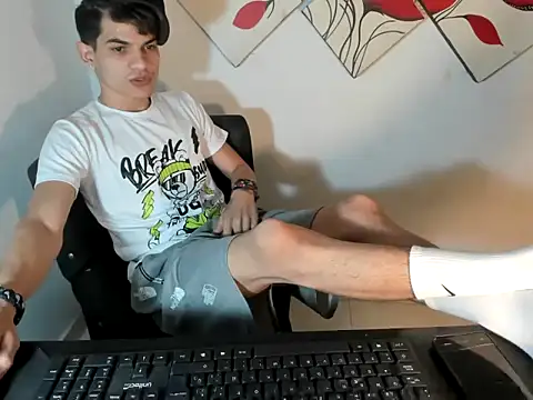 Jesshot bigcock20cm online show from May 21, 2026, 5:03 am