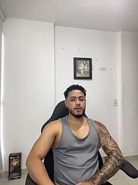 MattiaDupont online show from May 4, 2026, 10:39 pm