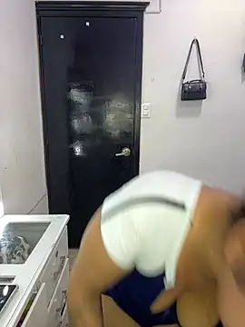 Snapshot of big_booty_girl chatting on February 16, 2026, 1:24 am big booty girl online show from February 16, 2026, 1:24 am