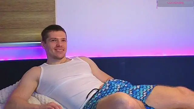 JulianTurner online show from April 2, 2026, 12:03 pm