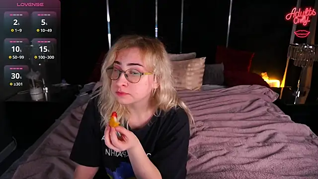 MillaLuxLove online show from March 27, 2026, 12:49 am