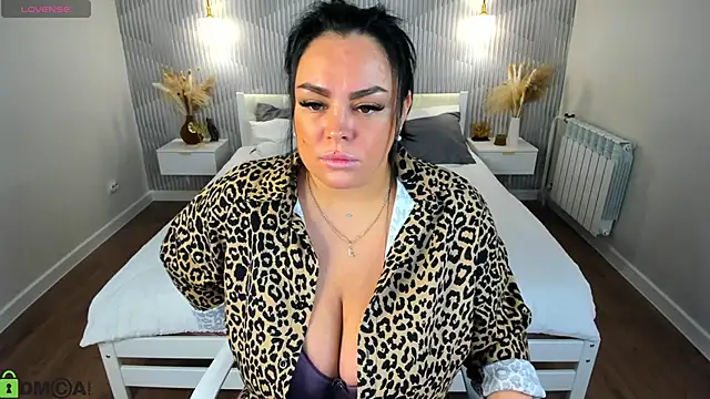 Snapshot of adele_crown chatting on February 26, 2026, 1:04 am adele crown online show from February 26, 2026, 1:04 am