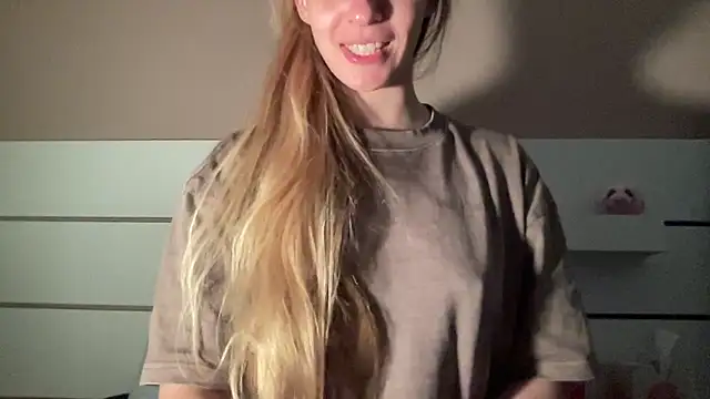 petiteetoile online show from April 6, 2026, 5:58 pm