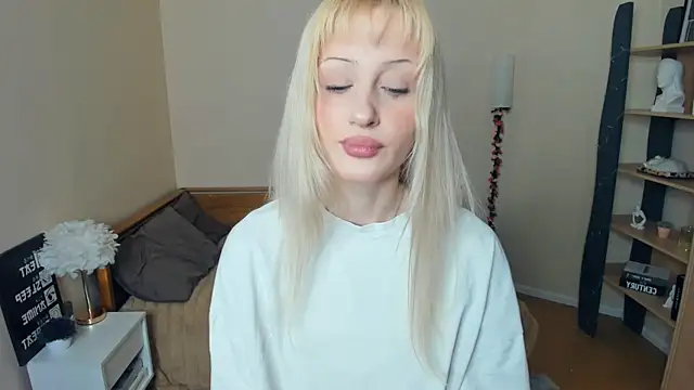 LolaStusse online show from March 3, 2026, 7:47 am