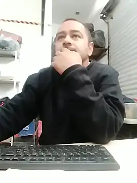 Snapshot of OMARMEX1 chatting on April 13, 2026, 2:22 pm OMARMEX1 online show from April 13, 2026, 2:22 pm