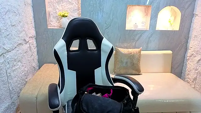 Catalina Tx  online show from February 21, 2026, 1:01 pm