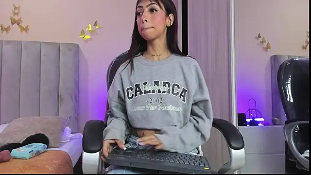 Snapshot of Emma_Hearts chatting on February 7, 2026, 3:32 am Emma Hearts online show from February 7, 2026, 3:32 am