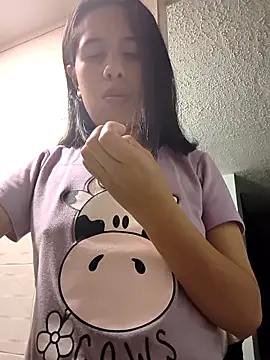 kittyluna  online show from April 29, 2026, 12:59 am