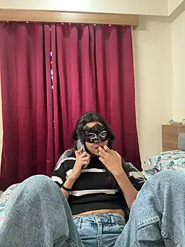 raavigirl online show from April 18, 2026, 10:19 am