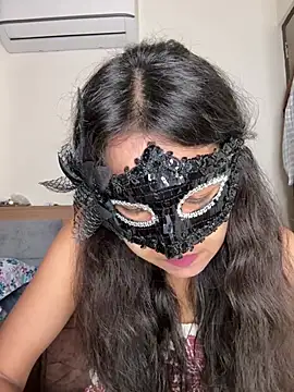 raavigirl online show from April 21, 2026, 6:52 am