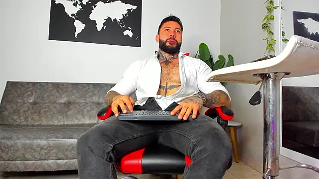 Snapshot of Alessrose chatting on February 11, 2026, 7:41 pm Alessrose online show from February 11, 2026, 7:41 pm